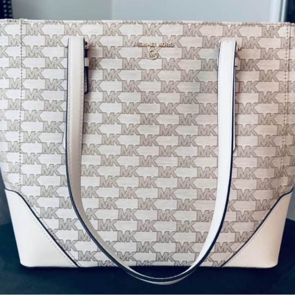 Michael Kors Jet Set Large Logo Tote